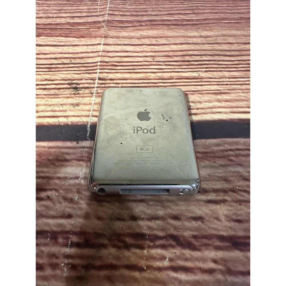 Apple iPod Nano 3rd Generation 8GB A1236 - WORKING